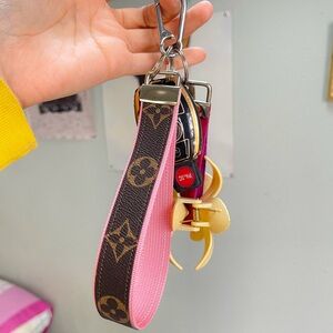 🍓🍒✨Cute brown and pink keychain wristlet 🍒✨🍓